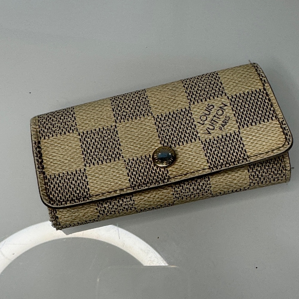 Louis Vuitton Beige Damier key holder